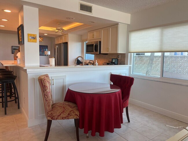 Building Photo - GREAT PRICE!  Gulf Horizon, Gulf Front, 2BR/2BA 1st Floor Condo