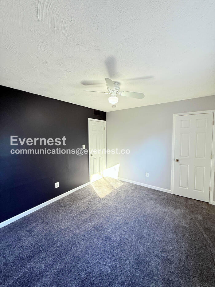 Building Photo - 9433 Sylvia St