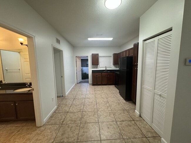 Building Photo - 1045 Villas LLC (1035 NE 10th Ave)