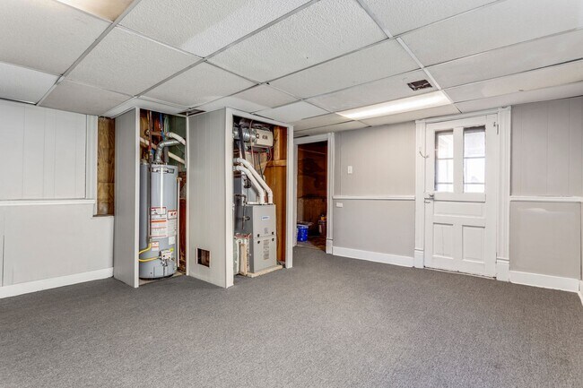 Building Photo - Updated House for Rent in Carrick!