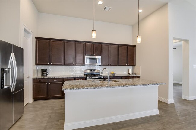 Building Photo - 600 C-Bar Ranch Trl