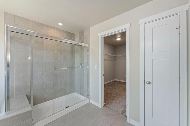 Building Photo - Beautiful Puyallup Corner Lot Home with Office, A/C, Formal Dining & Bonus Loft!