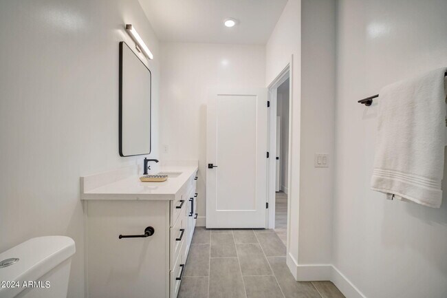 Building Photo - 777 W Coolidge St