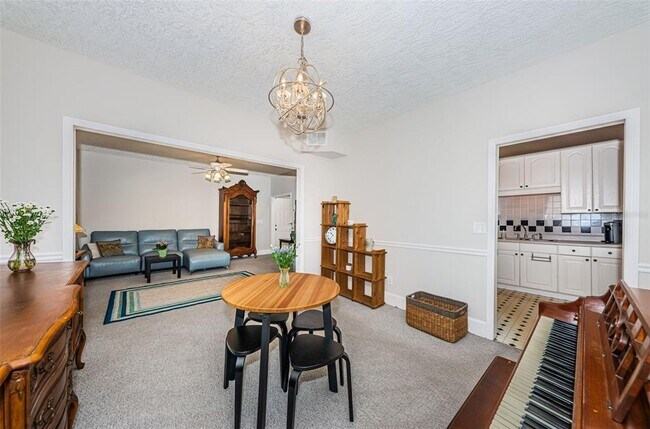 Building Photo - 833 1st St NE