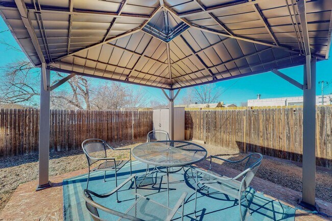 Building Photo - Charming NE Heights 3 Bedroom 2 Bath