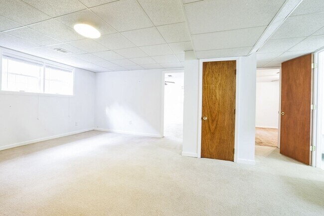 Building Photo - Spacious 5BR / 3BA House in Marietta