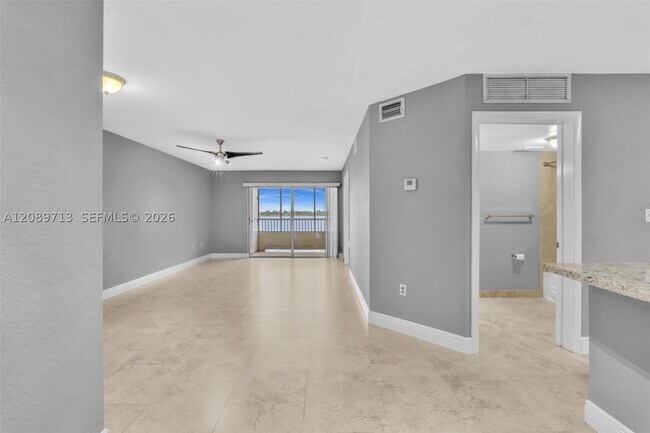 Building Photo - 2811 N Oakland Forest Dr