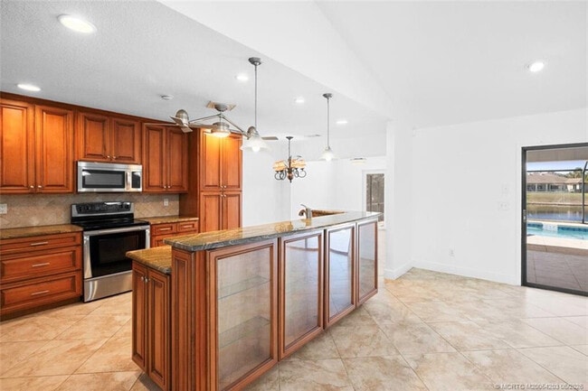 Building Photo - 3074 NE Loquat Ln