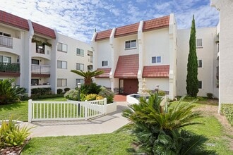 Building Photo - Beautiful 2 Bed, 2 Bath Condo in 62+ Community – Furnished or Unfurnished