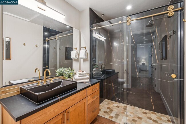 Building Photo - 1756 Cole Ave