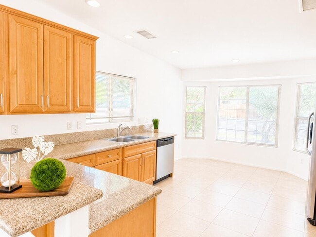 Building Photo - 74220 El Cortez Way