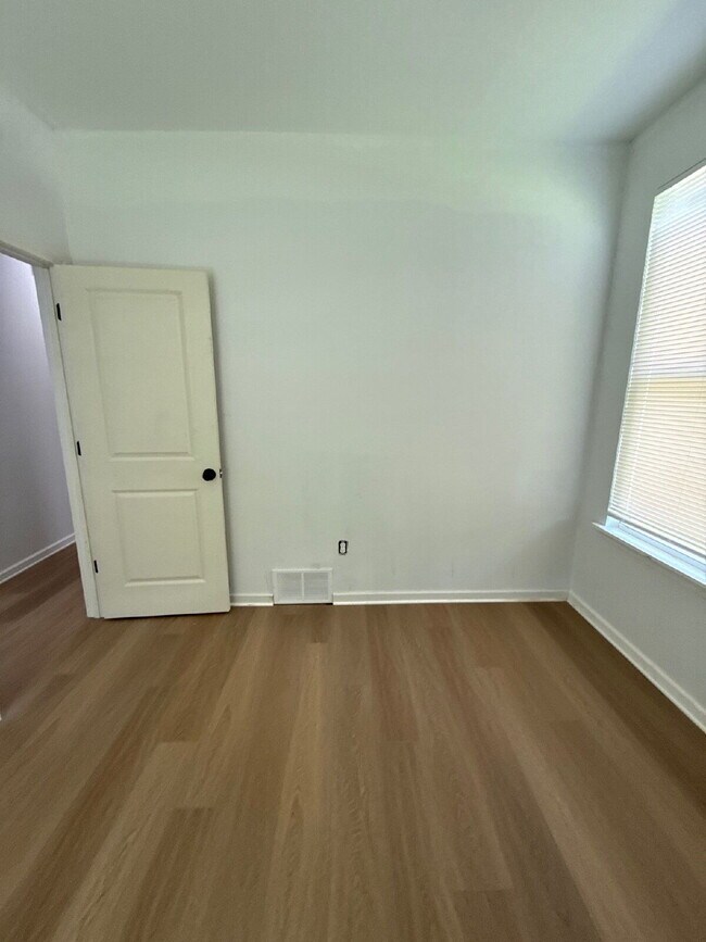 Building Photo - Fully Renovated Spacious 3BR in South Memphis – Section 8 Welcome