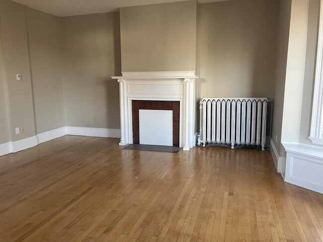 Building Photo - 322 Spring St