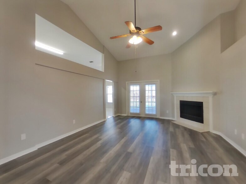 Building Photo - 873 Silversmith Cir
