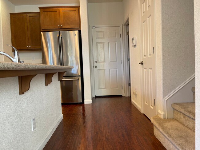 Building Photo - MODERN NEWER 3 BEDROOM 2 STORY FAIRFIELD *...