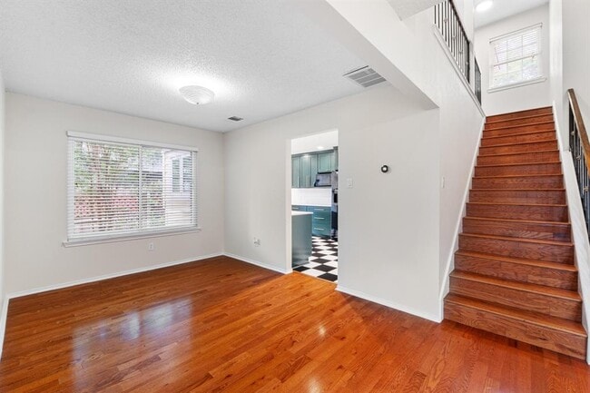 Building Photo - 15905 De Peer Ave