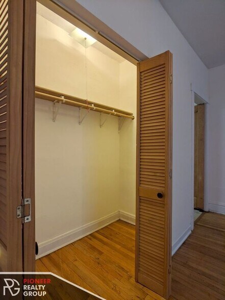 Building Photo - 2884 N Clark St