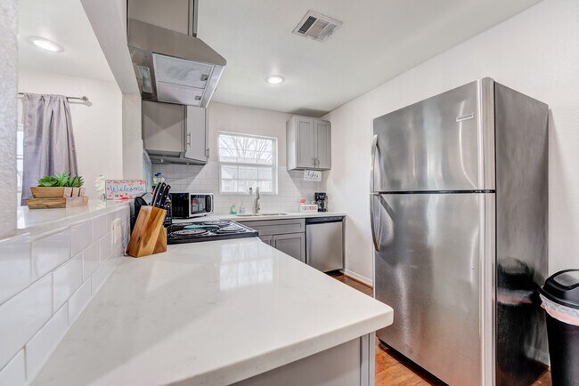 Building Photo - 2720 Truxillo St