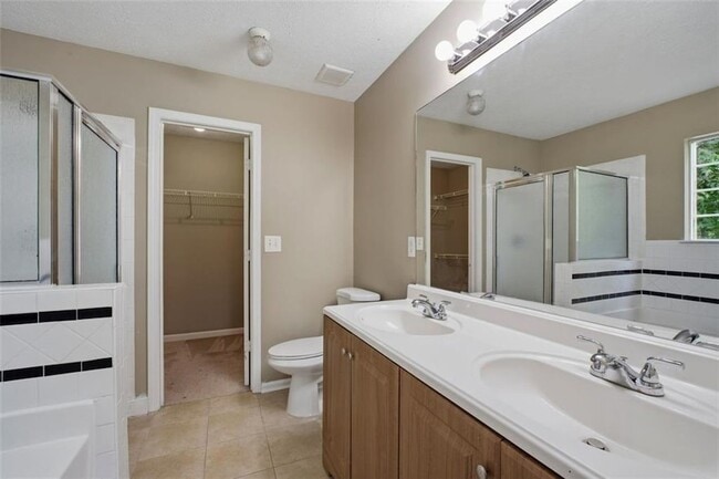 Building Photo - 800 Revena Dr