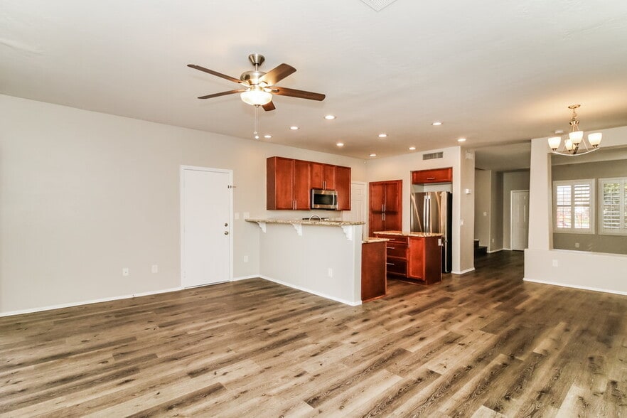 Building Photo - 2042 S 87th St