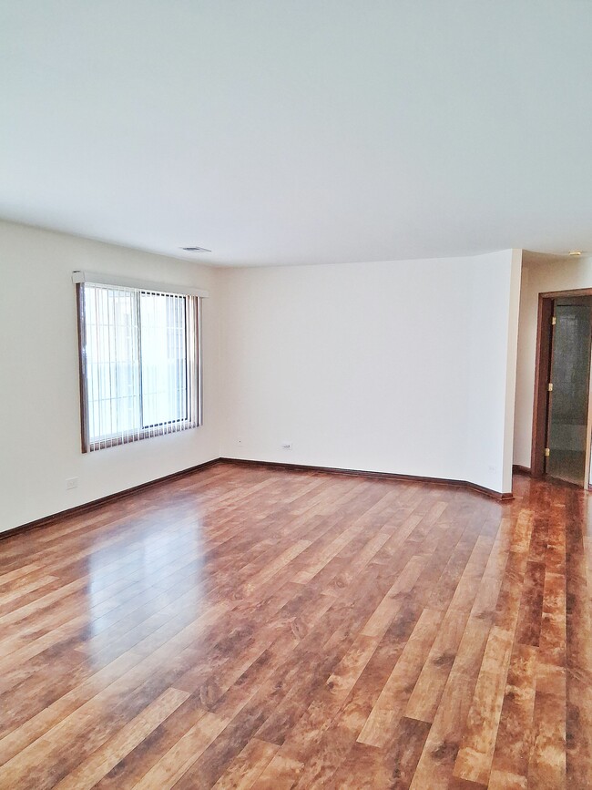 Living Room - 224 Charleston Ct