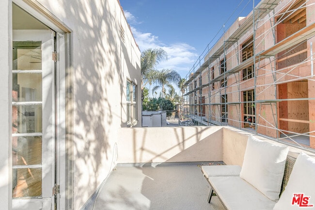 Building Photo - 1603 1/2 N Harvard Blvd