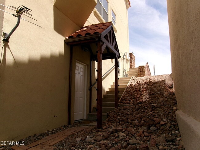 Building Photo - 6262 Escondido Dr