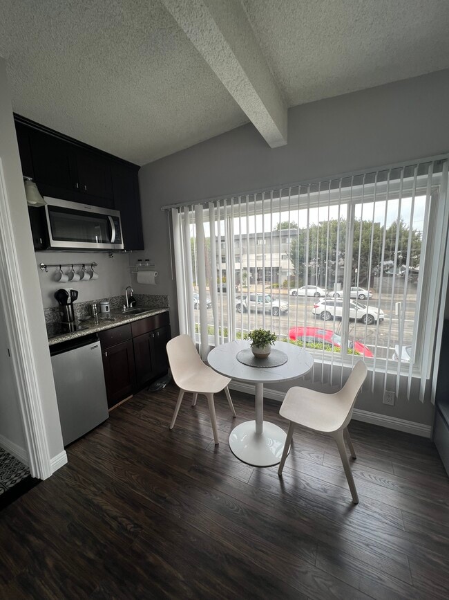 Unit 5 - 3765 S Sepulveda Blvd