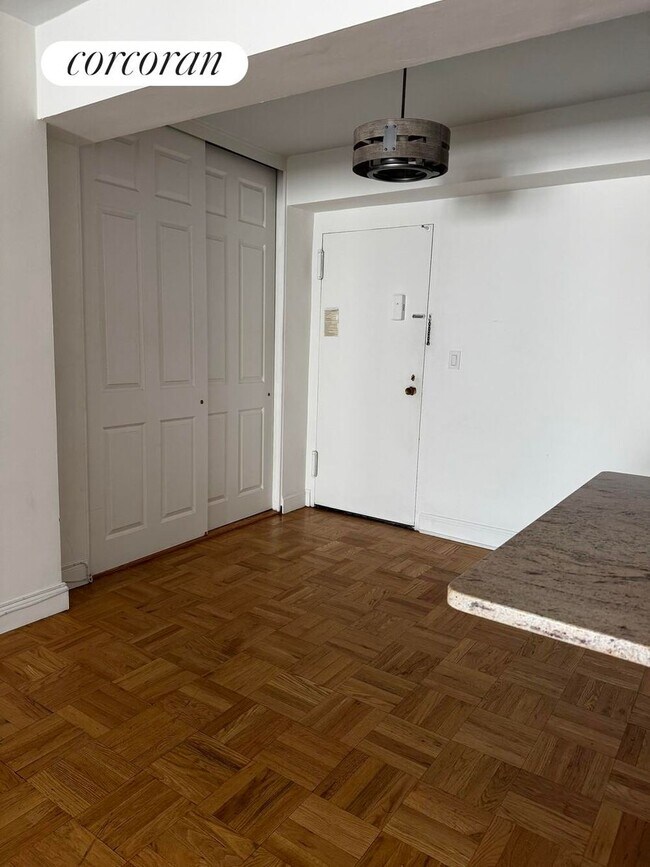 Building Photo - 345 E 56th St