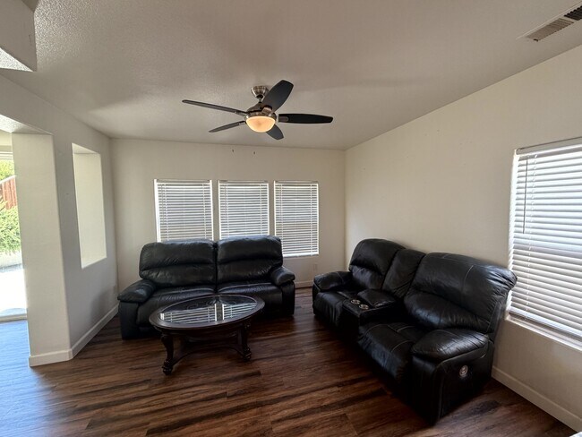 Building Photo - 1537 Oyster Bay Ct