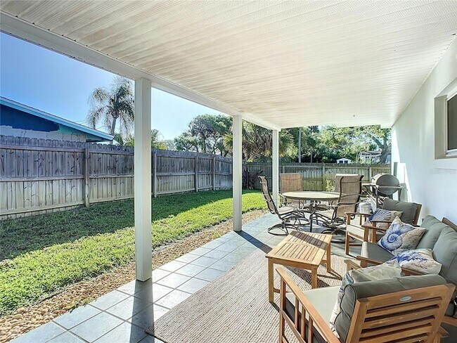 Building Photo - 2309 Saxon Dr