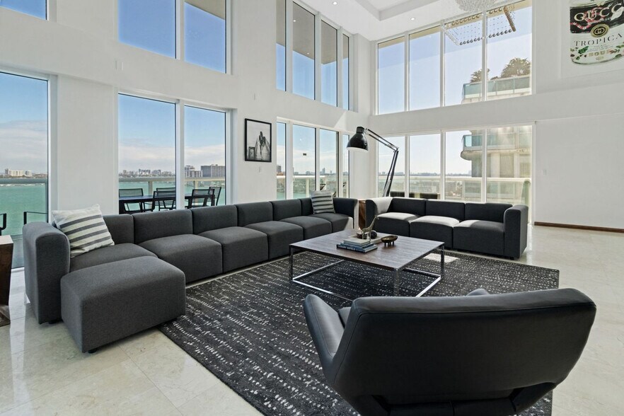 Building Photo - 7939 East Dr