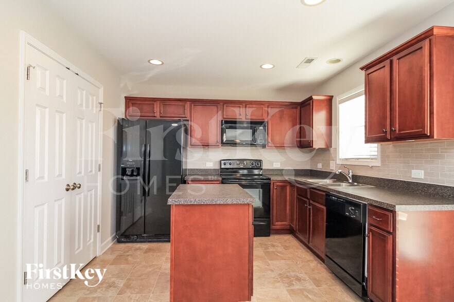 Building Photo - 1686 Crestlawn Tl