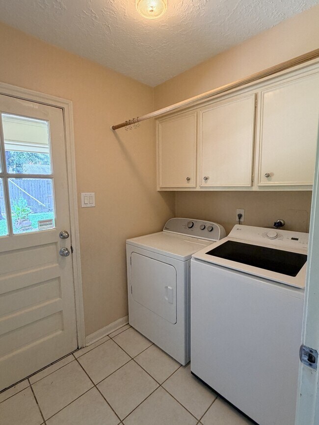 Building Photo - 13935 St Marys Ln