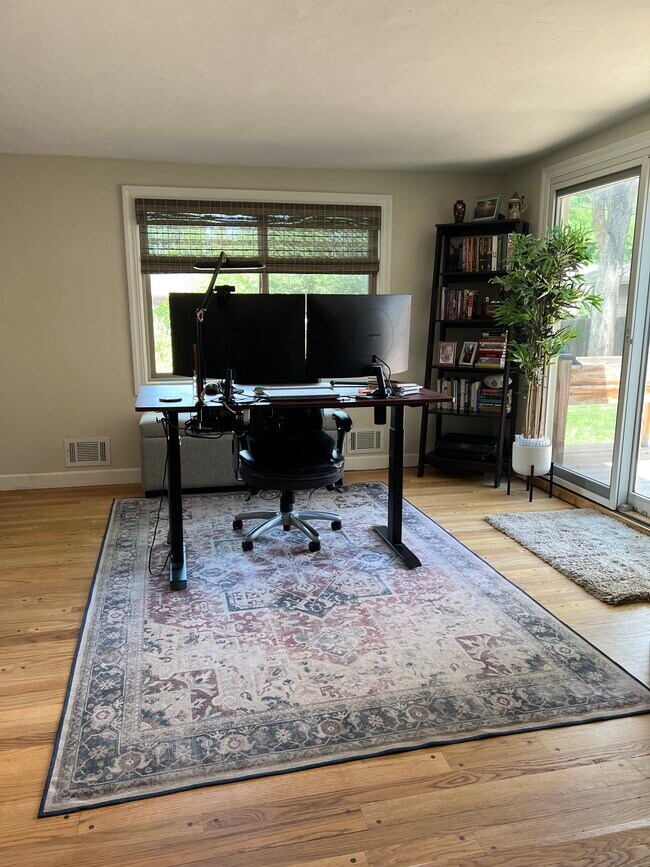 Building Photo - 2209 E Floyd Pl