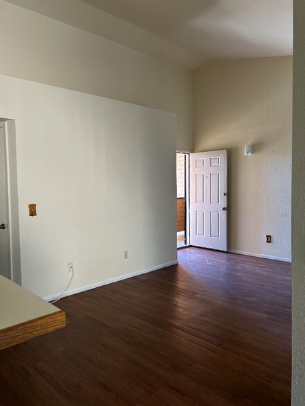 Building Photo - 1698 W Park Wood Ln