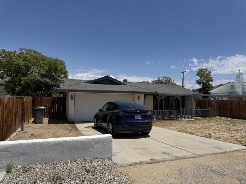 Building Photo - 6135 Mojave Ave