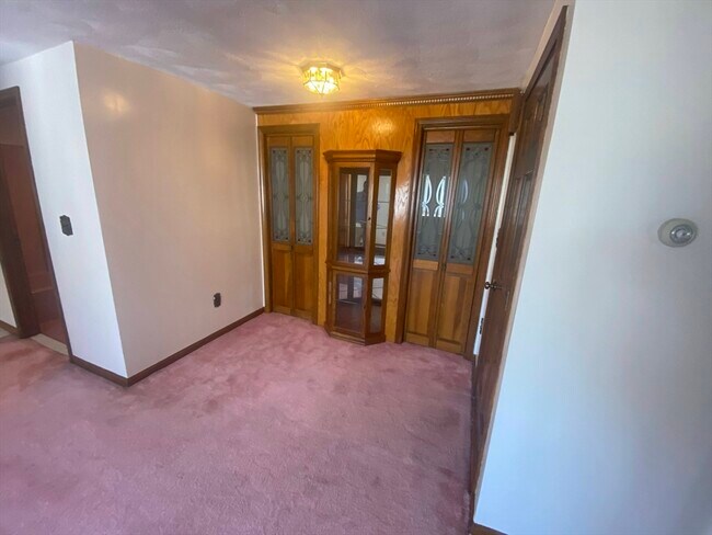 Building Photo - 53 Linden St