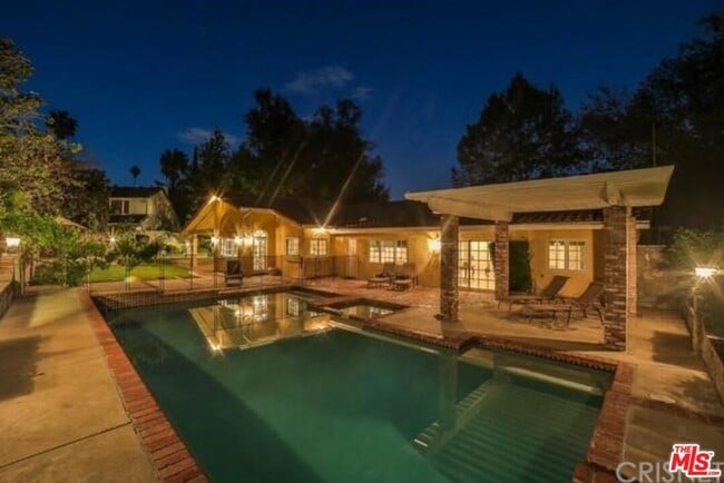 Building Photo - 4949 Palomar Dr