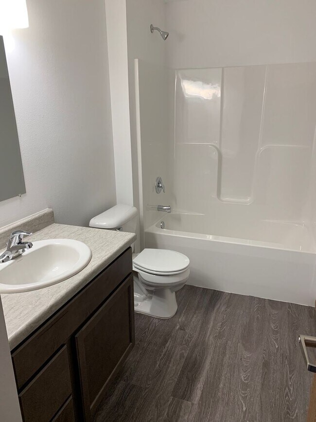 Building Photo - Welcome to Lipton Apartments – Your New Ho...