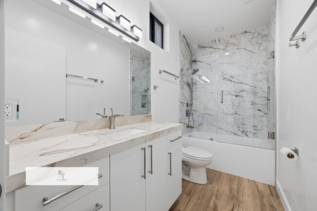 Building Photo - Luxury Modern Living with Stunning LA Skyline Views