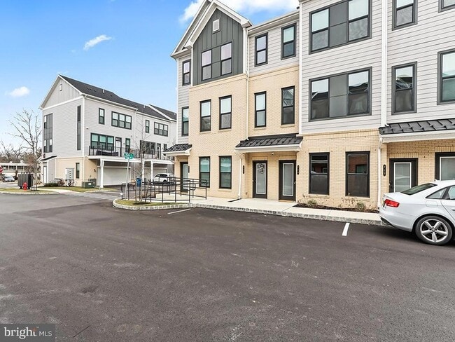 Building Photo - 715 Parker Blvd