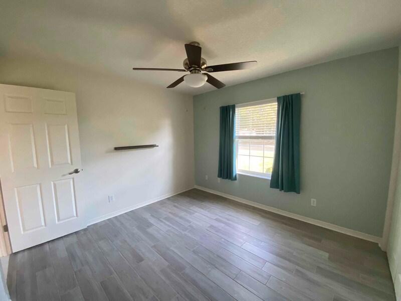 Building Photo - 3915 E Lake Todd Dr