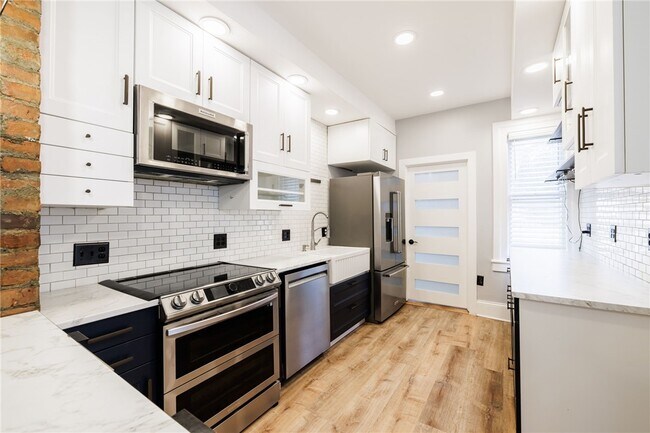 Building Photo - 222 Gregory St