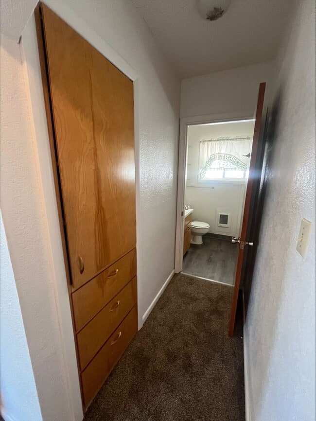 Building Photo - Charming apartment in a quiet complex