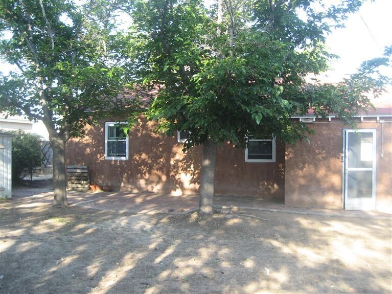 Building Photo - 708 Carlisle Blvd NE