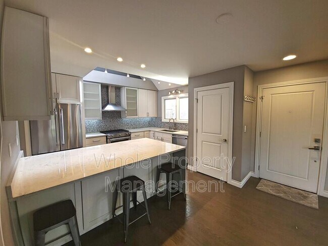 Building Photo - 434 Emerson St