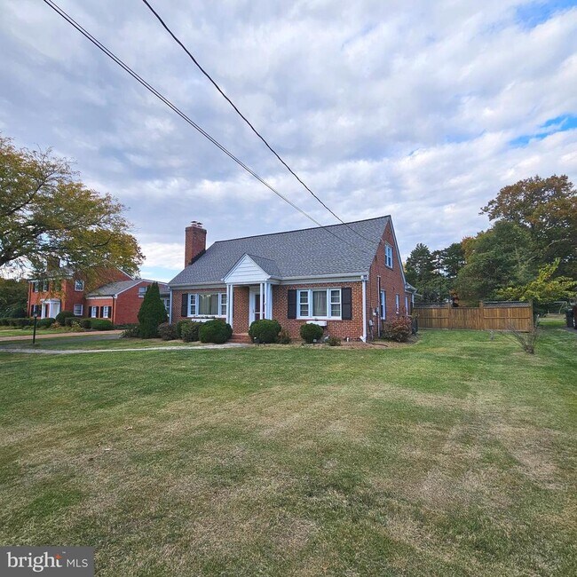 Building Photo - 5940 6th St