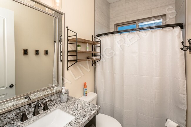 Building Photo - SEASONAL FURNISHED JANUARY-APRIL 2026