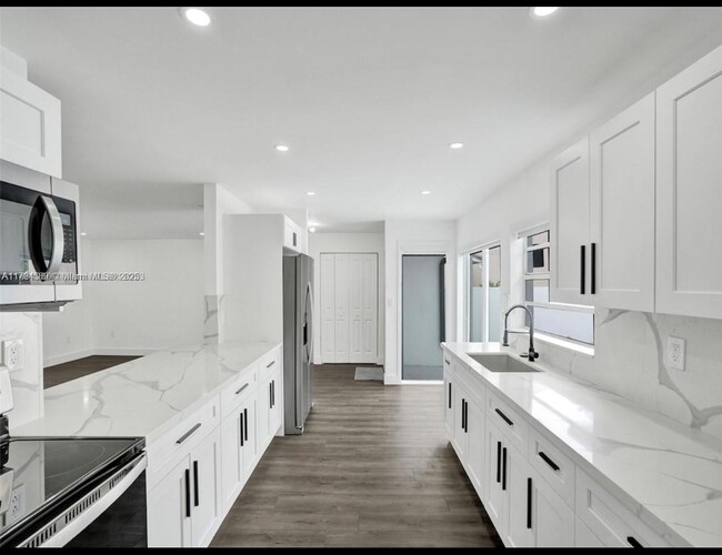 Building Photo - 11550 SW 80th Terrace